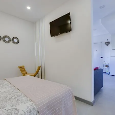 Bellavista By Mar - Brand New In Apartment *